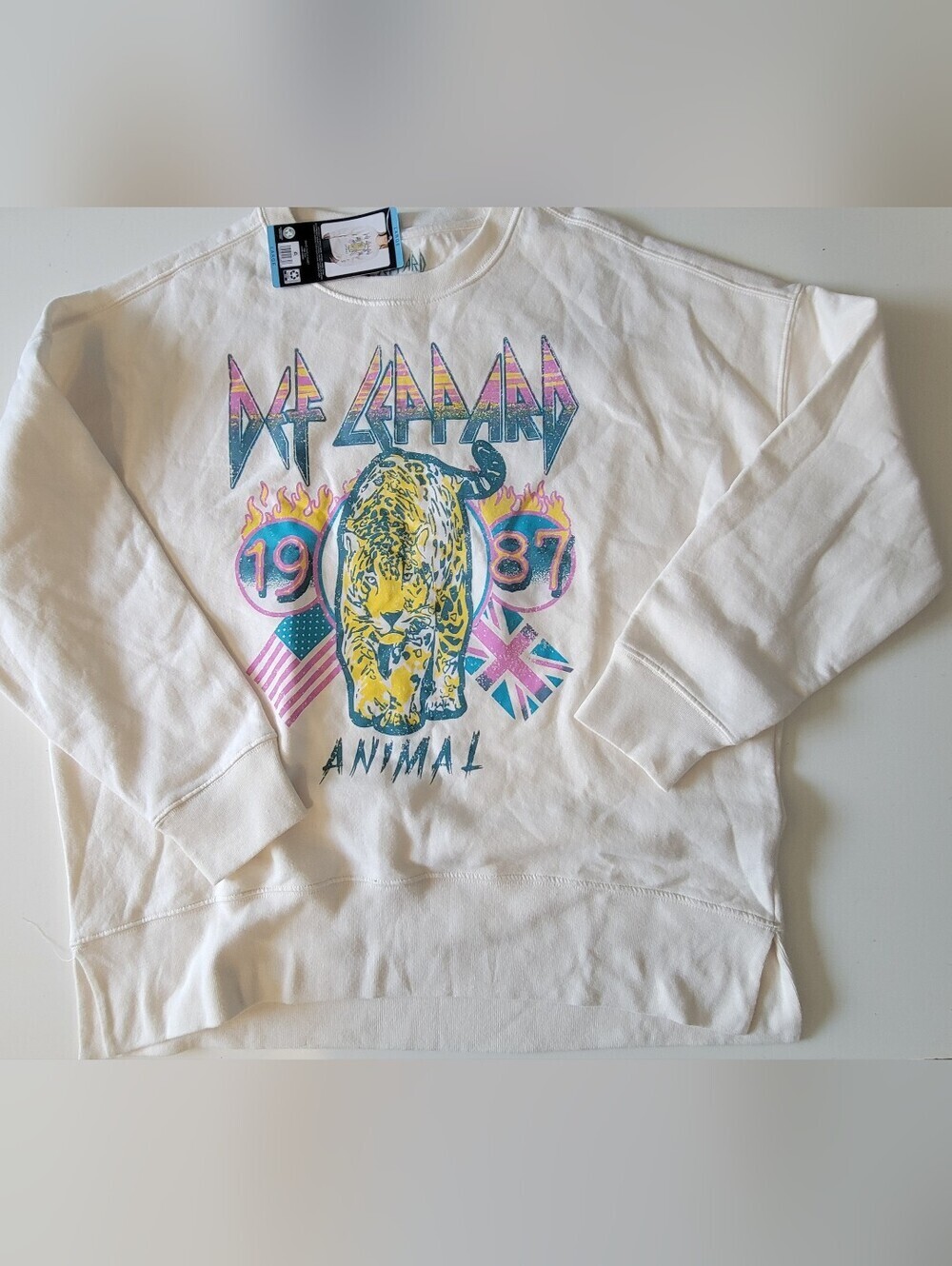 Def Leppard Womens Animal Cream Graphic Crewneck Sweatshirt L NEW